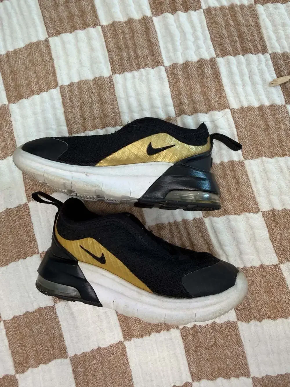 Nike Air Max Motion 2 Size 4C Black Metallic Gold